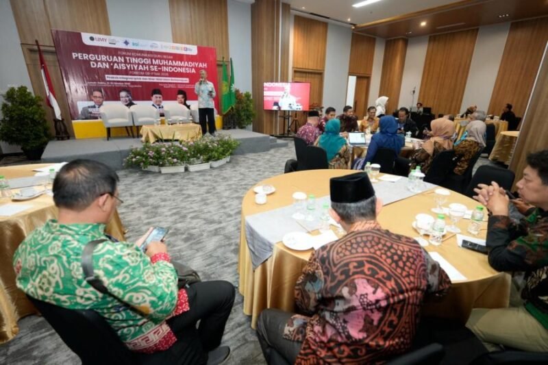 Foto Ketua Majelis Guru Besar UMY menyampaikan rekomendasi yang dirumuskan dalam Forkom GB PTMA terkait persoalan kebangsaan