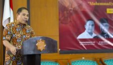 Dr. King Faisal Sulaiman, S.H., LL.M., selaku penulis buku Mazhab UMY: Purifikasi Paradigma Sistem Hukum Pancasila Menuju Keadilan Hukum Berkemajuan