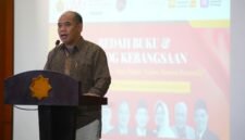 Wakil Rektor UMY Bidang Pendidikan, Kewirausahaan, dan Alumni saat memberikan sambutan dalam acara bedah buku di UMY
