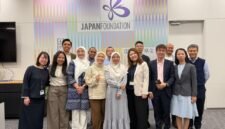 Kaprodi Ilmu Komunikasi UMY, Dr. Filosa Gita Sukmono (belakang kiri foto) bersama para penerima Visiting Fellowship JFSEAP di Kyoto University, Jepang