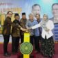 Rektor UMY didampingi BPH UMY, Wakil Rektor UMY, dan Kepala Sekolah SMP MSUS melakukan simbolisasi penekanan tombol Grand Launching SPMB SMP MSUS