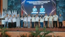 Jihan Nurlela berfoto bersama seluruh jajaran pengurus Dewan Pimpinan Provinsi (DPP) APINDO Lampung periode 2026-2031 seusai acara konsolidasi.