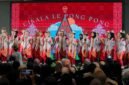 Penampilan memukau tim paduan suara Treasured Harmony Lampung Community (THLC) membawakan lagu daerah dengan kostum tradisional pada konser tahunan bertajuk Invitation and Memorial.