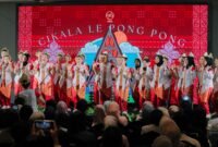 Penampilan memukau tim paduan suara Treasured Harmony Lampung Community (THLC) membawakan lagu daerah dengan kostum tradisional pada konser tahunan bertajuk Invitation and Memorial.