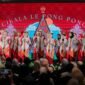 Penampilan memukau tim paduan suara Treasured Harmony Lampung Community (THLC) membawakan lagu daerah dengan kostum tradisional pada konser tahunan bertajuk Invitation and Memorial.