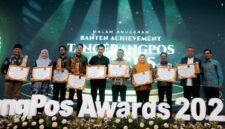 Andra Soni (tengah, memegang piagam dan piala) bersama para penerima penghargaan lainnya dalam Malam Anugerah Banten Achievement Tangerang Pos Award 2026.