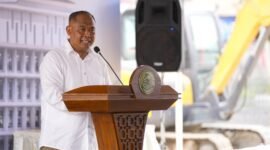 Foto Bupati Sleman, Harda Kiswaya menyampaikan sambutannya dalam acara Peletakan Batu Pertama SMP MSUS yang diinisasi oleh UMY