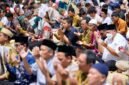 Foto civitas academica UMY melaksanakan salat Istisqa yang dipimpin oleh Ustadz Dr. Muhammad Ikhwan Ahada, Bendahara BPH UMY