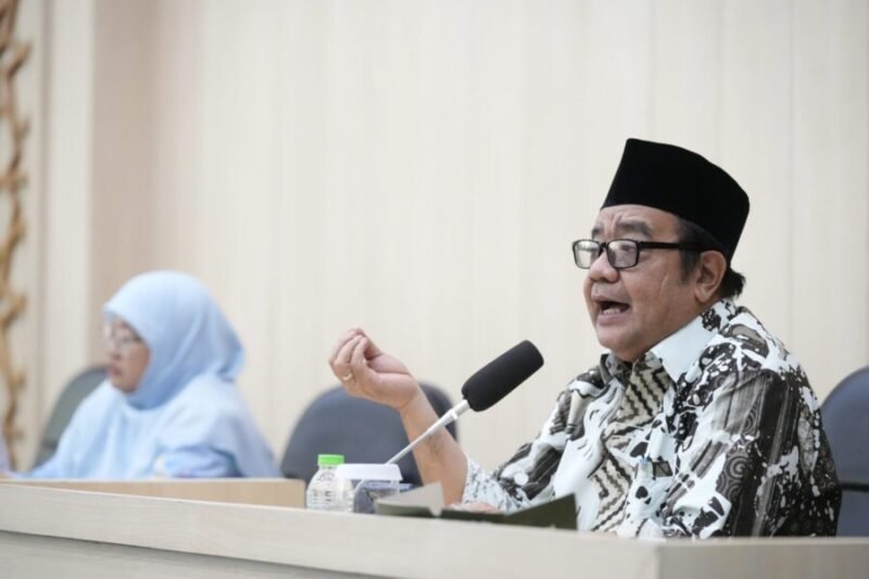 Foto Direktur Guru Pendidikan Menengah dan Pendidikan Khusus Kemendikdasmen RI, Arif Jamali Muis saat menyampaikan materinya dalam Simposium Nasional yang digelar PP KAUMY di UMY