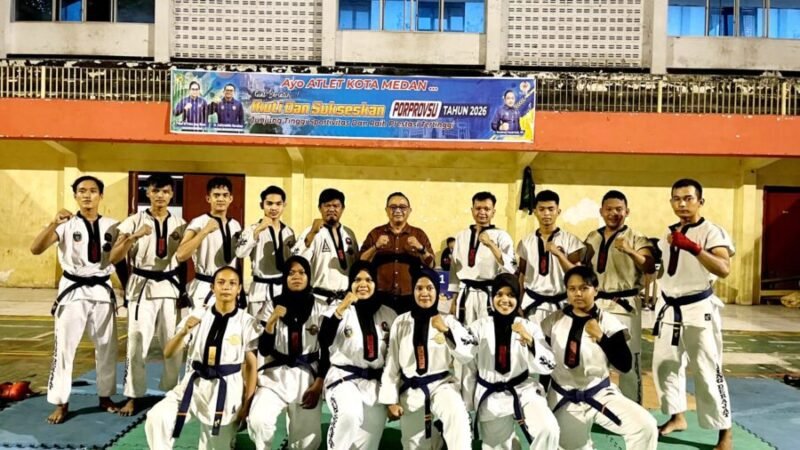 Bobby O Zulkarnain foto bersama dengan para atlet yang akan bertanding di Porprovsu XII 2026