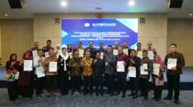 Foto bersama DPN Peradi Profesional bersama para Dekan Fakultas Hukum PTMA