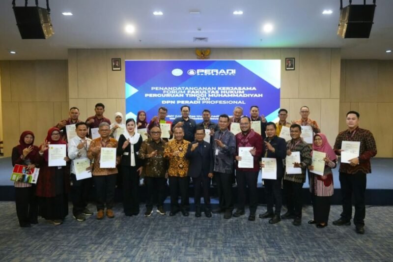 Foto bersama DPN Peradi Profesional bersama para Dekan Fakultas Hukum PTMA